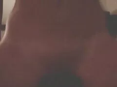 ความงาม วีดีโอ โป๊ xx masturbates กับความงามกับที่พาดบนเก้าอี้ตั