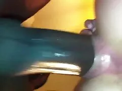 ผู้หญิงเปิดเผยร่างของเธอและแสดงให้เธอเห็นหัวนม ดู วีดีโอ โป